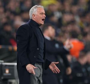 战平10人本菲卡，穆帅：他们有一些不易察觉的犯规和裁判多次漏判