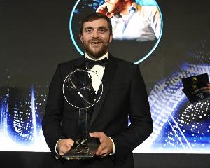 多纳鲁马交易有变？被曼城球迷喷是骗子，罗马诺回应：爱信不信