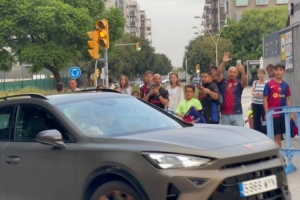 西媒：巴德吉抵达甘伯体育城参加训练，他渴望完成注册为巴萨出战