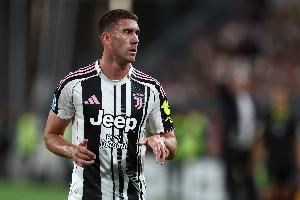 斯基拉：阿莱格里正推动签DV9 但米兰CEO富拉尼认为交易过于昂贵