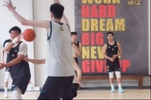 广厦男篮晒球队训练视频 孙铭徽、赵岩昊等人出镜