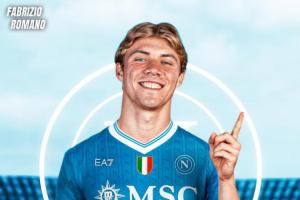 进欧冠就买断！迪马：霍伊伦与那不勒斯合同中有8000万欧解约条款