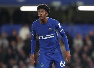 卫报：拜仁还想先租后买签阿奇姆彭，切尔西无意放人