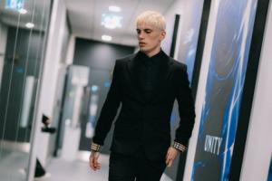 淘到宝了！官宣加纳乔转会后，切尔西官方连发多张球员加盟写真照