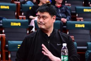 杨毅：姚明推进合同标准化前 很多球员的合同都不一定是自己签的