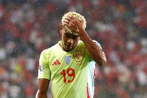 跟队：亚马尔缺席巴萨今日训练，几乎不可能出战纽卡