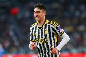 意天空预测尤文vs多特首发：坎比亚索复出，麦肯尼和奥蓬达竞争