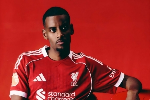 斯洛特：看伊萨克踢球是一种享受，他目前的体能比我预期的要好