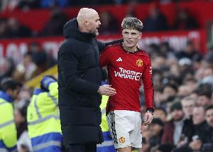 邮报：滕哈赫也曾对加纳乔感到不满，B费和利马试图引导他但没用