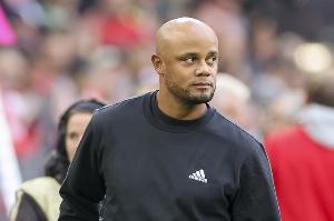 哈曼：孔帕尼的高强度战术令我担忧，可能让球员下半程顶不住