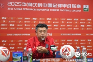 王宏伟：非常不容易的一场比赛，在南京客场比赛这一分非常的宝贵