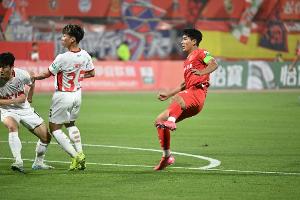 媒体人：铜梁龙被认定继承重庆两江竞技，应对失误没有及时申诉