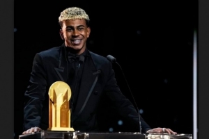 特狮社媒：祝贺邦马蒂斩获金球、亚马尔获得科帕奖，实至名归