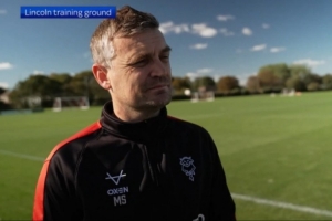 林肯城主帅：很少有球队能这样紧逼切尔西，为我们整体表现骄傲