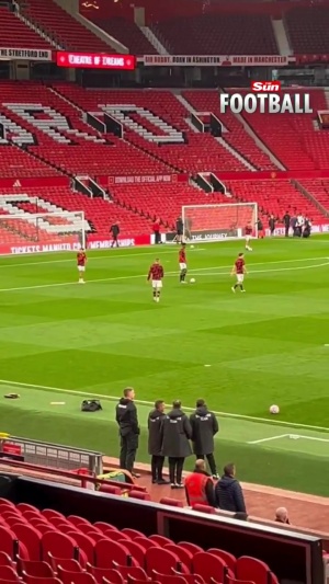 失望😔曼联小将奇多·奥比未能在U21首发后，直接走回球员通道