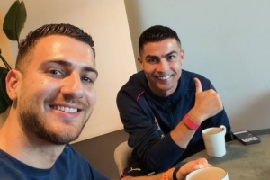 达洛特社媒晒与C罗一起喝咖啡照片：咖啡搭子☕