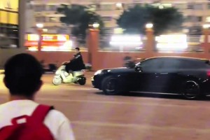 职场霸凌啊🤣胡明轩开着保时捷，去别徐昕的小电动