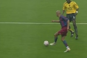 06年欧冠决赛，拉尔森替补登场送出两次助攻！帮助巴萨逆转阿森纳