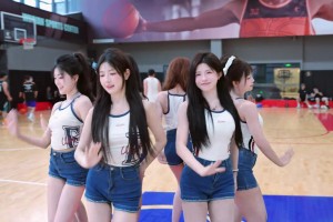 😍哪里像拉拉队，更像一支韩国女团😘