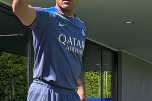 国米官推晒众将：阳光、训练和内拉祖里！🖤💙