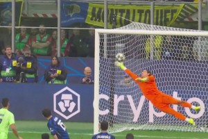 😱两大门神！欧冠官方大赞钱多&索默神扑：两个不可思议的家伙🧤