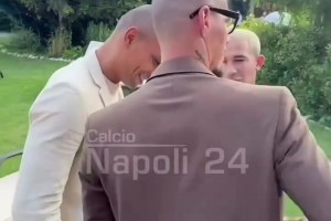 哈姆西克这头发还是这么飘逸啊，这是参加那不勒斯名宿聚会嘛🤣