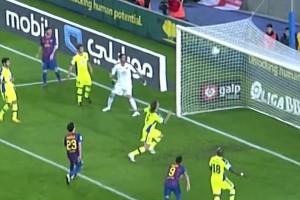 虚虚实实真真假假！梅西这招经典沉肩，感觉隔着屏幕都被晃晕了！