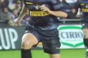 足坛历史名画：国米时期大罗经典钟摆过人！