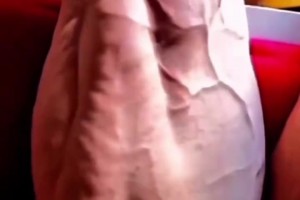 近距离看C罗的大腿肌肉😱能持续这么长时间高光，真不是没道理