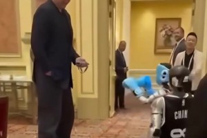 忍俊不禁！当机器人遇上姚明会是怎样画面？竟想打一场拳击？😅