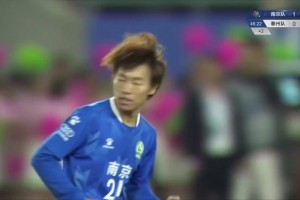 平地起惊雷！南京球员这脚远射，相当有质量啊！