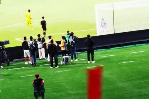 太燃了！现场实拍：苏超南通队罚进制胜点球，全场陷入沸腾🔥