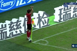 额😐！苏超南通队这个角球战术气氛组到位了，可惜罚的。。。