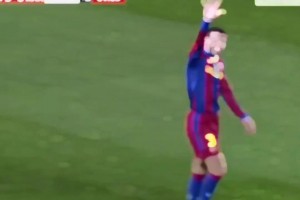 国家德比名场面！巴萨大胜皇马，皮克亮五指山手势！